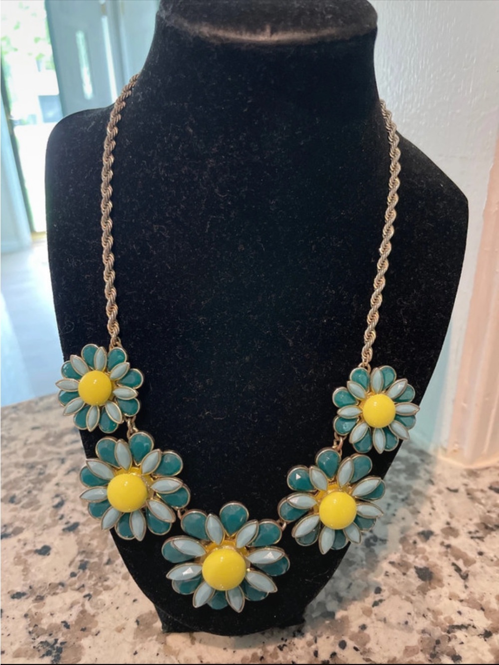 Banana Republic chunky flower daisy silver chain necklace